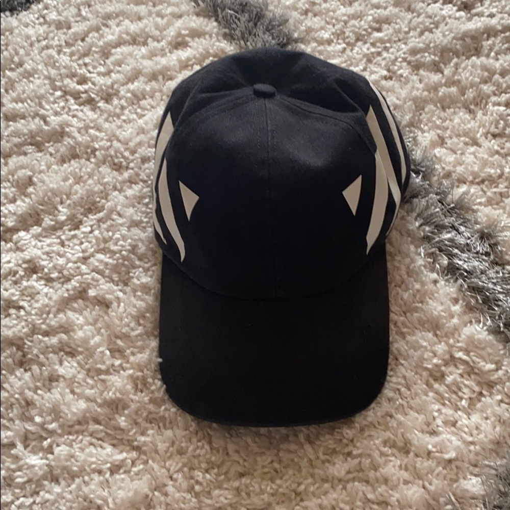 Off-white SnapBack